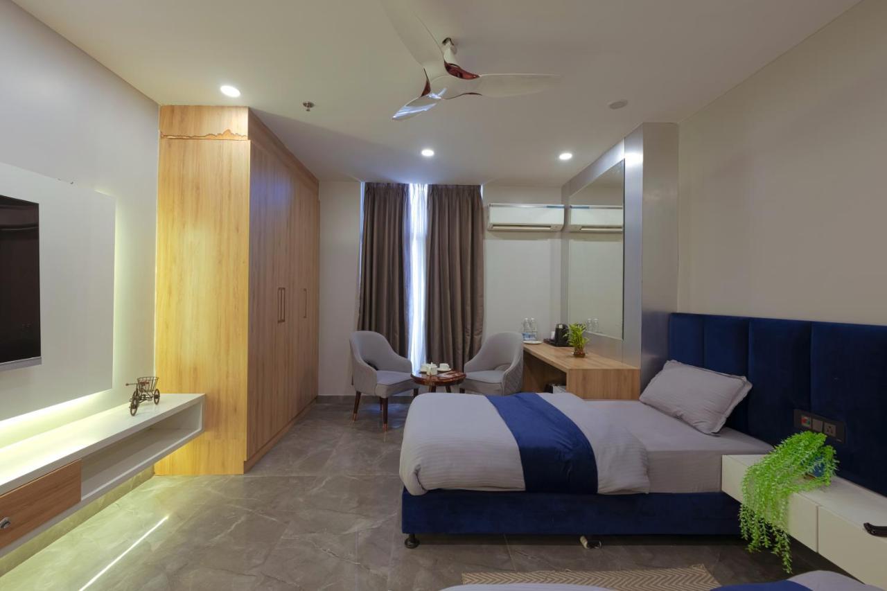 Hotel Bay Laurel Retreat Faridabad Extérieur photo